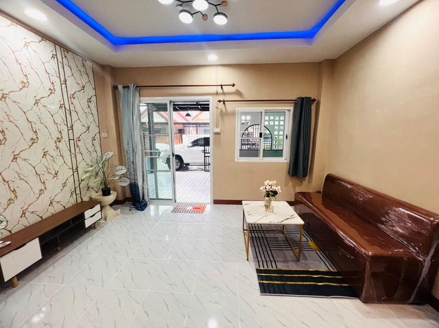 บ้านอมรทรัพย์ อยู่วิทยา 18 เขตหนองจอก บ้านสวยรีโนเวทใหม่ 2 ชั้น 30.5 ตร.วา 4 นอน 3 น้ำ จอดรถ 2 คัน 6