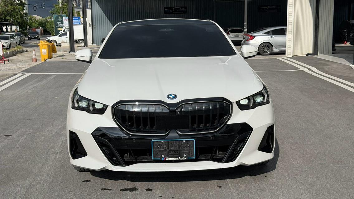 BMW 530e M-SPORT PRO G60 2024 สีขาว รถสวยเหมือนใหม่ BSI Warranty เหลืออีกยาวๆ รูปที่ 15