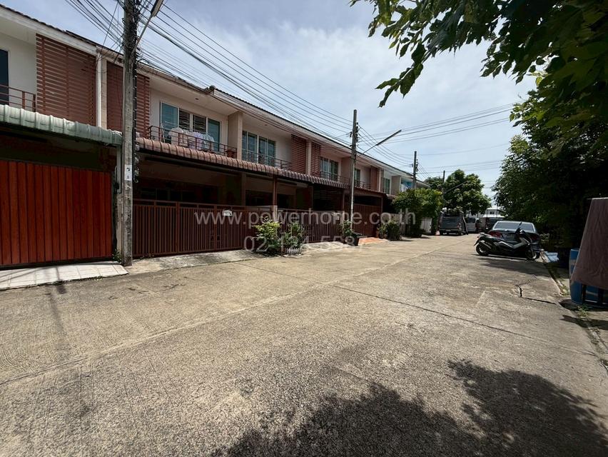 หมู่บ้านสุขสำราญ ลีฟวิ่ง (ประชาอุทิศ 90) ถนน รพช.ประชาอุทิศ ต.คลองบ้านสวน อ.พระสมุทรเจดีย์ จ.สมุทรปราการ