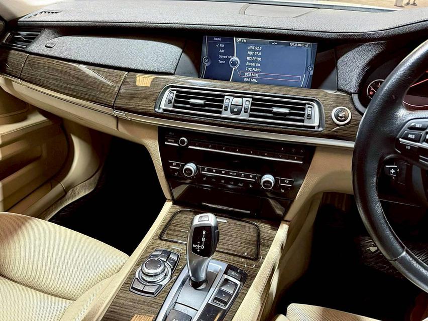 BMW 740Li (F02) ปี 2009 รูปที่ 9