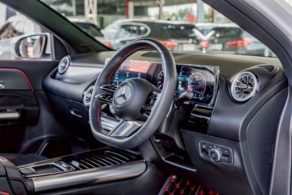 รหัสรถ NP4142 รุ่นรถ : BENZ GLA200 AMG FACELIFTปีรถ : 2025 15