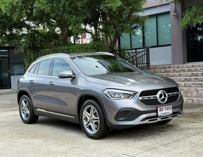 2022 BENZ GLA 200 รถมือเดียวออกป้ายแดง วิ่งน้อยเพียง 5X,XXX กม รถเข้าศูนย์ทุกระยะ ไม่เคยมีอุบัติเหตุครับ