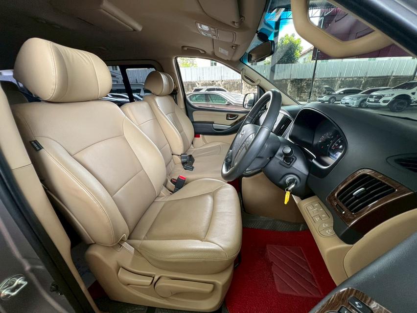 ปี 2018 HYUNDAI H1, DELUXE โฉม ปี18-ปัจจุบันสีเทา เกียร์ออโต้ เครื่องดีเซล มือเดียวป้ายแดง 7