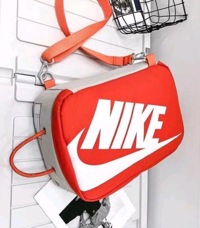 พร้อมขาย กระเป๋า Nike รุ่น Sports  4