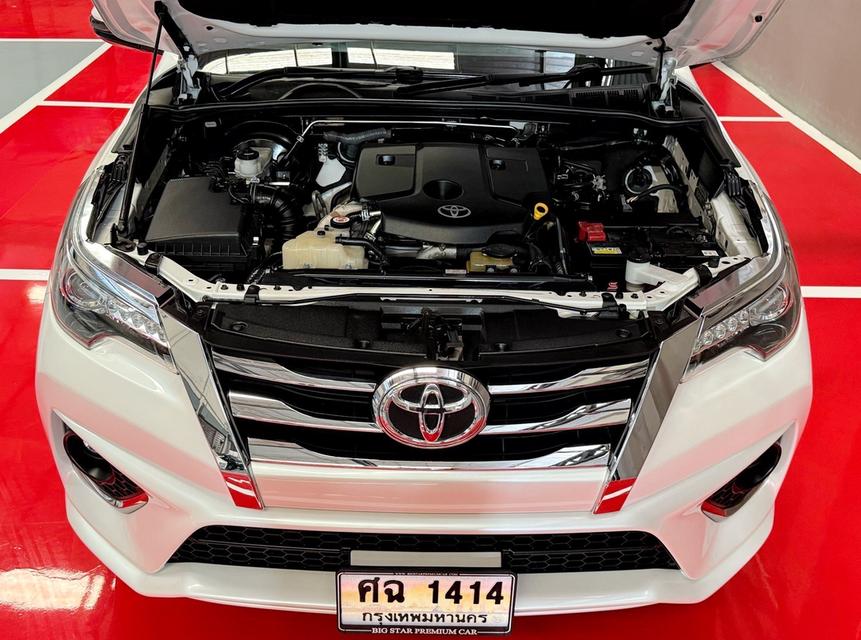 2019 TOYOTA FORTUNER TRD รถมือเดียวออกป้ายแดง รถวิ่งน้อย ประวัติศูนย์ครบ ไม่เคยมีอุบัติเหตุครับ 15