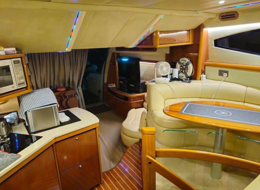 T52 Sealine Cabin Cruiser with Flybridge Yacht 2