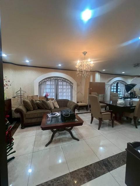 ให้เช่าอาคารพาณิชย์ 5 ชั้น 550 ตร.ม. ซอยสุขุมวิท 37 ใกล้ EmQuartier และ BTS พร้อมพงษ์ 5