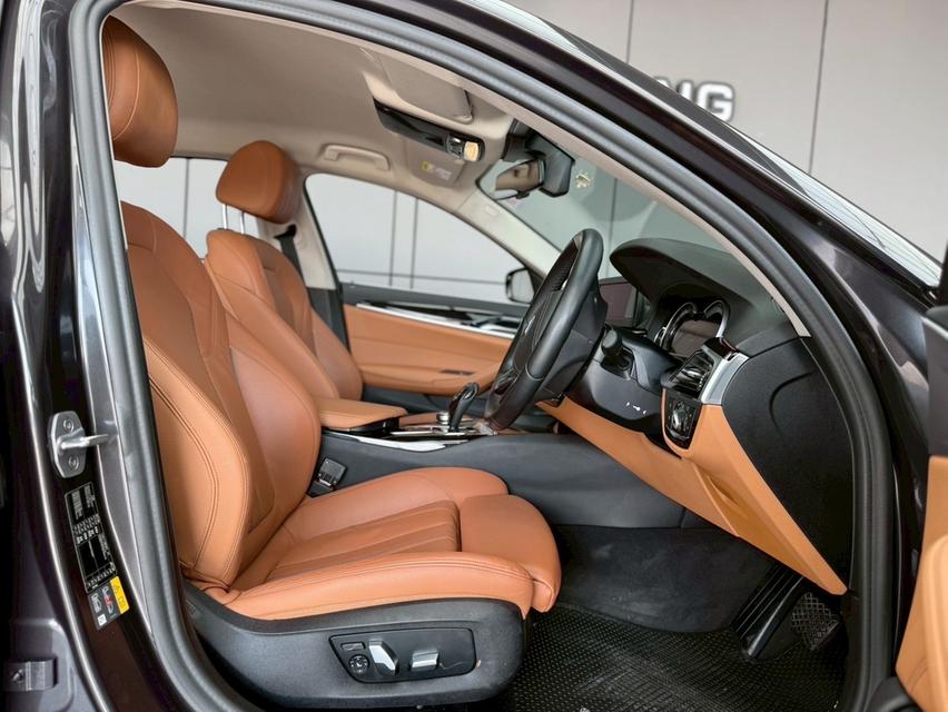 2019 BMW SERIES 5, 530e 2.0 ELITEโฉม G30 ปี17-24 สีเทา Plug-in Hybrid รูปที่ 10