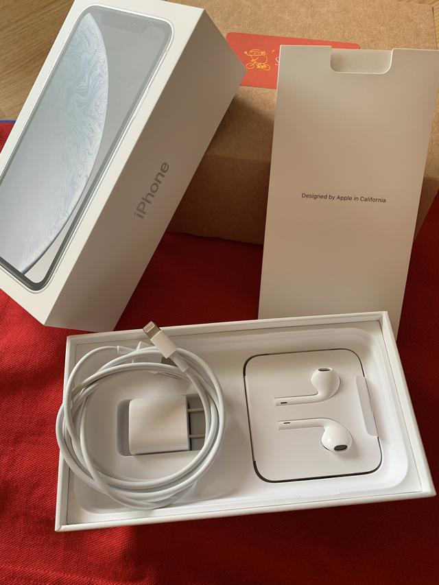 ไอโฟน xr 128gb สีขาว