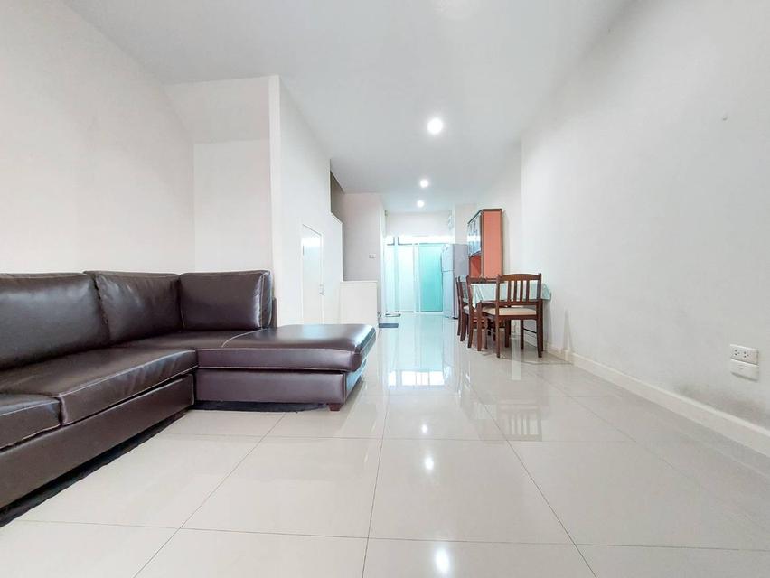 ขายบ้านใหม่สวย ทาวโฮมน์ ใกล้กรุงเทพกรีฑา ทำเลทอง 10