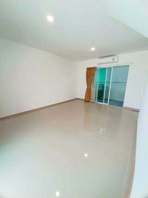 ให้เช่าทาวน์โฮม 2 ชั้น ตลาดบางบัวทอง 600 ม.รัตนาธิเบศร์ 18 ตร.วา. หลังมุม 3 นอน รพ.บางบัวทอง 380ม. เซ็นทรัลเวสต์เกต 3 กม 7