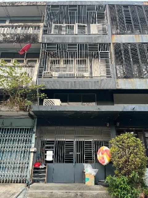 BASIS Bangkok 3กม. ไทวัสดุ สุขสวัสดิ์ 200ม. ให้เช่าอาคารพาณิชย์ 3 ชั้น+ชั้นลอย 31 ตร.วา.361 ตร.ม. สามแยกพระประแดง
