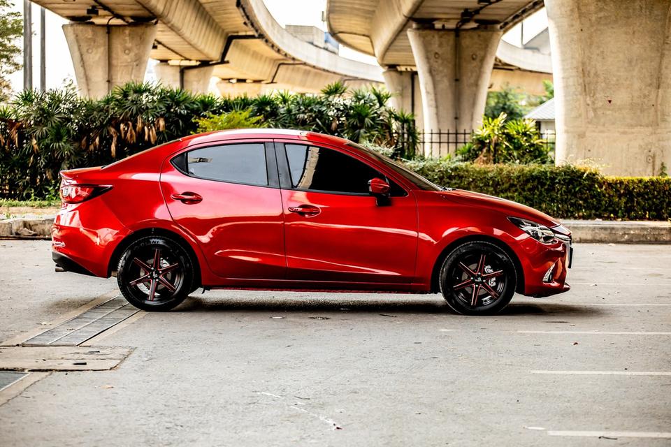 Mazda2 1.5 XD Highplus Sedan ดีเซล รุ่นท๊อป ปี 2015 สีแดง