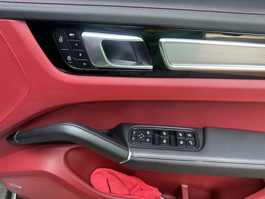 Porsche Cayenne 3.0 E-hybrid ปี 2023 สีพิเศษ crayon รถออก AAS ใช้งานน้อยมาก รูปที่ 12