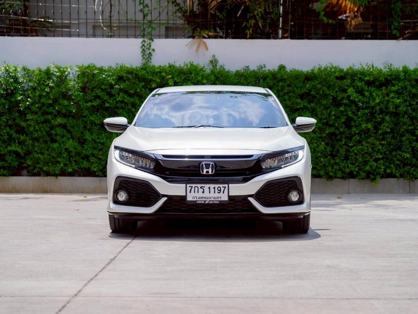 Honda Civic FK 1.5 Turbo ปีจด 2018 Sาคา 499,000 บ. ผ่อน 9,xxx บ. ไมล์ 12x,xxx kk. เครื่องยนต์ : เบนซิน เจ้าของเดียว รถสวย เล่มพร้อม กุญแจสำรองครบ ทะ