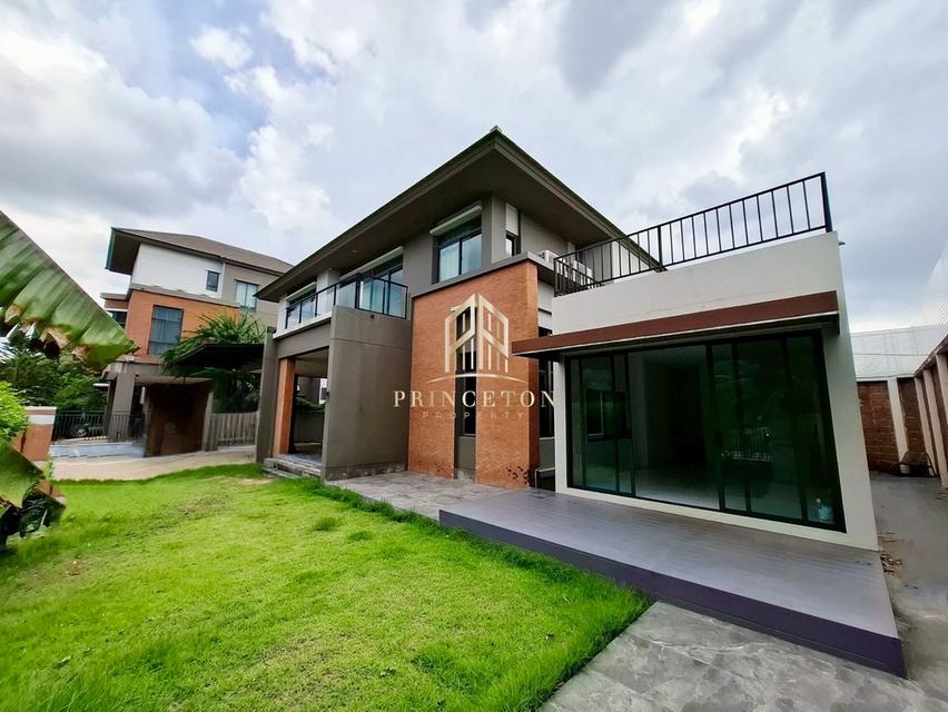 Grand Bangkok Boulevard Rama 9 A luxurious corner home located on New Krungthep Kreetha Road 17