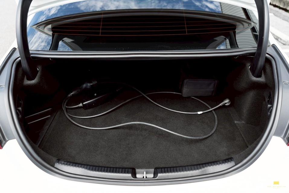 Mercedes-Benz C350e | 2022 | สีขาว รูปที่ 17