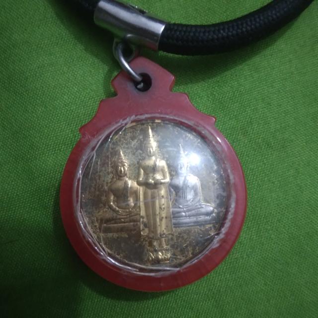 เหรียญ พระพุทธ 3 พี่น้อง วัดพระศรีรัตนศาสดาราม (พระแก้ว) 2