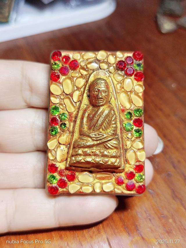 พระสมเด็จ แก้วมณีโชติเขียว หลัง พระสมเด็จ พุฒาจารย์ ประดับฉัพรรณรังสี ลงรักปิดทองเก่า พระสายวัง รูปย่อยที่ 2