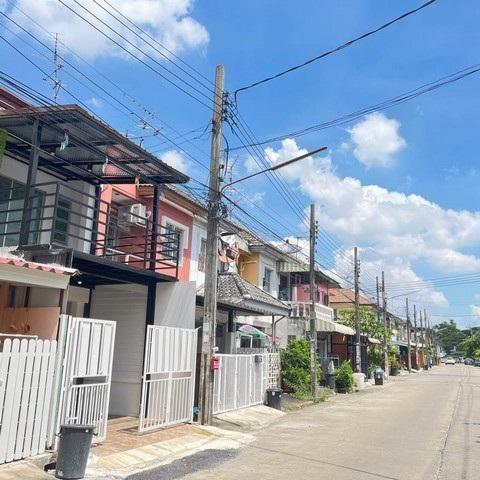 PB5831 ขายทาวน์เฮ้าส์ ซอยวัชรพล3 หมู่บ้านร็อคการ์เด้นโฮม2 บ้านรีโนเวทใหม่ 3