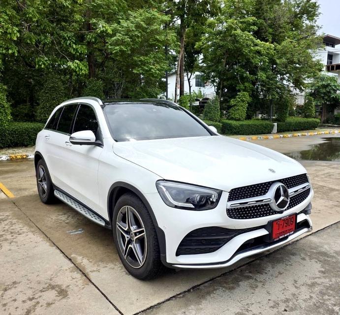 Mercedes-Benz GLC 220d Amg สีขาว ปี 2020 ไมล์ 100,000กม.