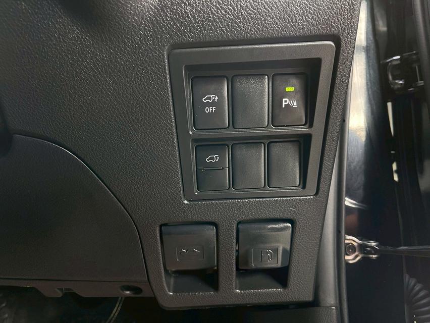 TOYOTA FORTUNER  11