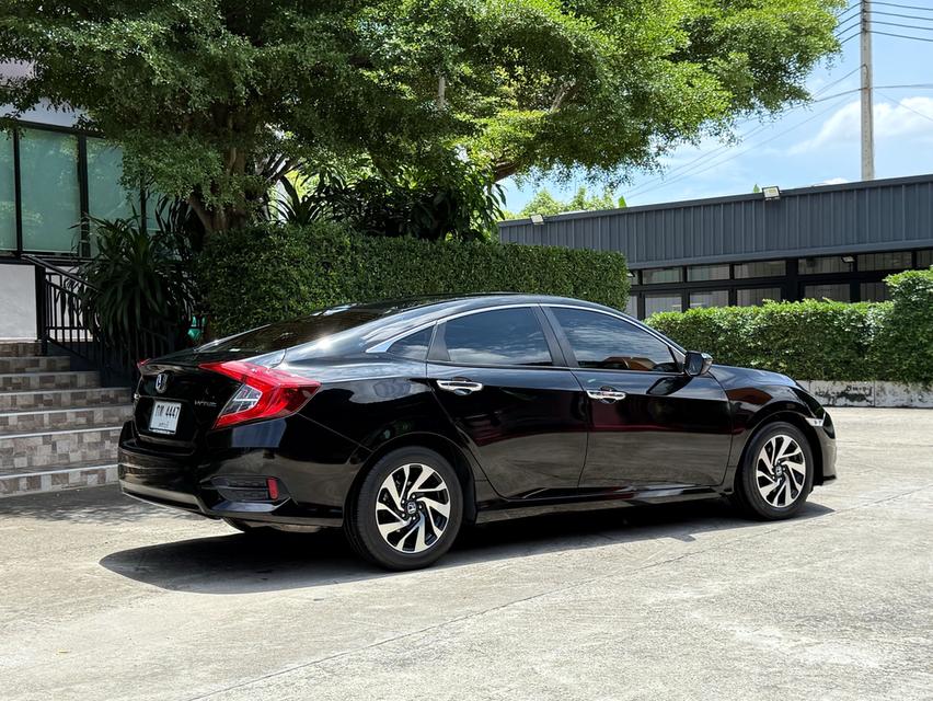 2018 HONDA CIVIC FC 1.8 EL รถมือเดียวออกป้ายแดง รถวิ่งน้อย เข้าศูนย์ทุกระยะ ไม่เคยมีอุบัติเหตุครับ 3