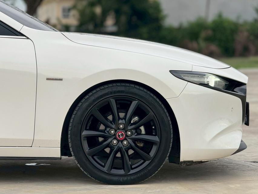 MAZDA 3 SKYACTIVE Hatch 5dr  100th TOP  Sports SA 6sp FWD 2.0i Y2021 สีขาว  เกียรออโต้  6