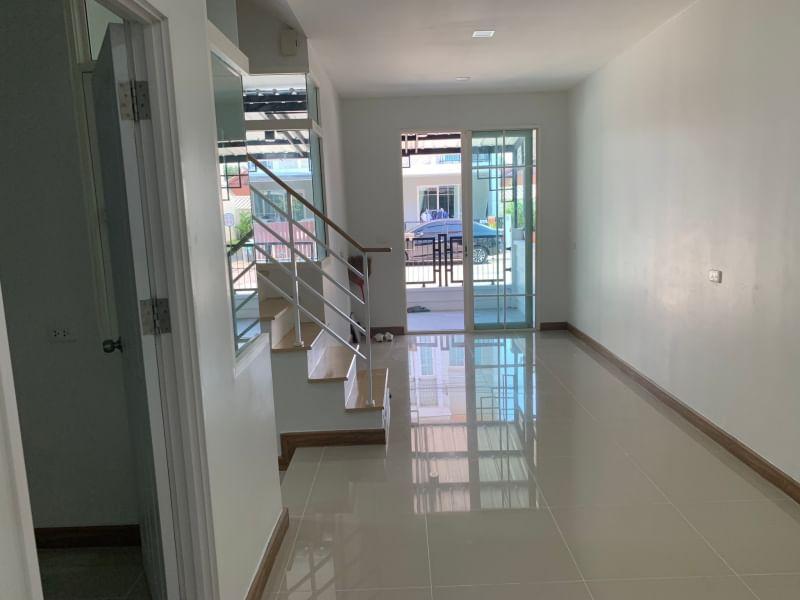 ขาย : ทาวน์เฮ้าส์ 2 ชั้น , เนื้อที่ 16.6 ตรว. หมู่บ้านโกลเด้นทาวน์ รามอินทรา-คู้บอน ถ.คู้บอน 27 แยก 17