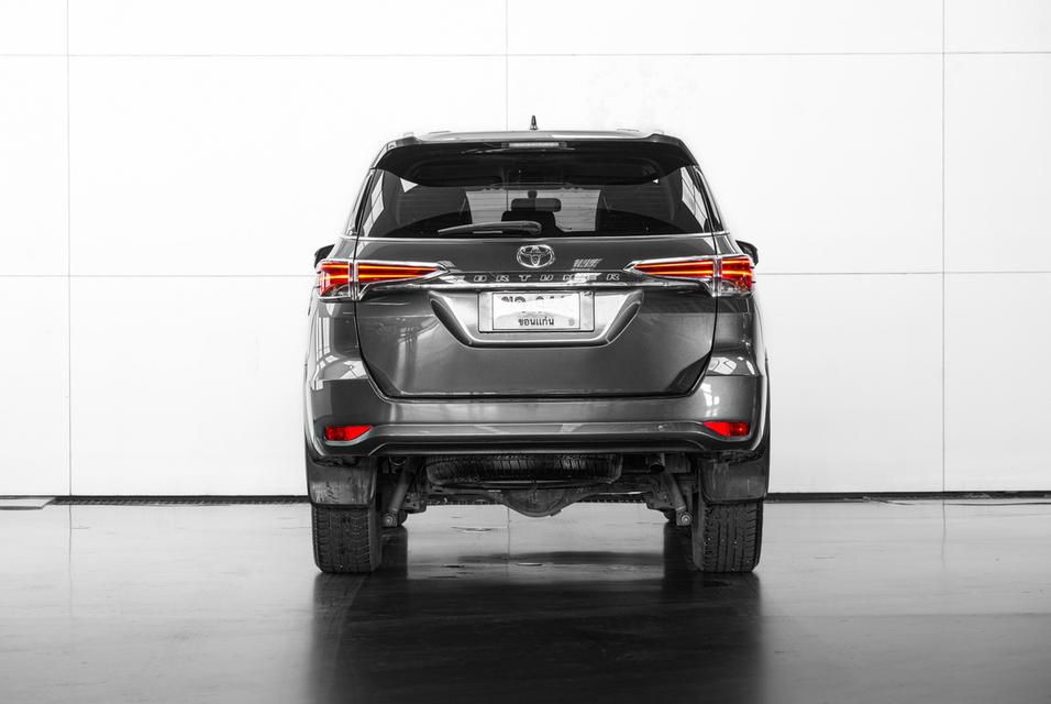 2016 TOYOTA FORTUNER 2.4 V 4WD SUV สีเทา ไมล์ 87553 กม. 6