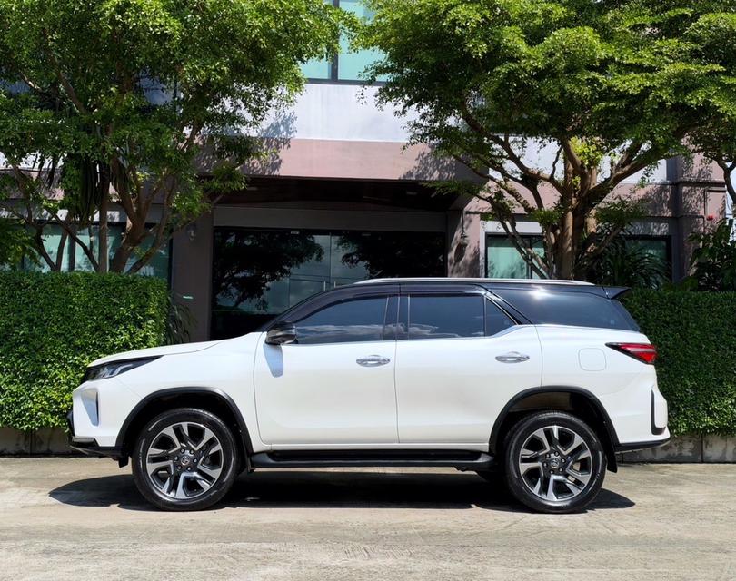 2023 TOYOTA FORTUNER LEGENDER 2.4 รถมือเดียวออกป้ายแดง รถวิ่งน้อย ประวัติศูนย์ครบ รถไม่เคยมีอุบัติเหตุครับ รูปที่ 5