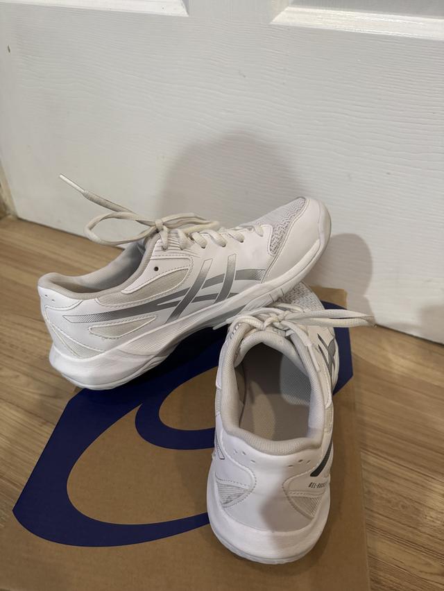 ASICS GEL-ROCKET 12 รองเท้าคอร์ทในร่มที่ตอบโจทย์นักกีฬาระดับเริ่มต้นถึงกลาง ด้วยดีไซน์ที่เน้นความมั่นคง คล่องตัว และรับแรงกระแทกได้ดี มี GEL™ Technolo รูปย่อยที่ 3