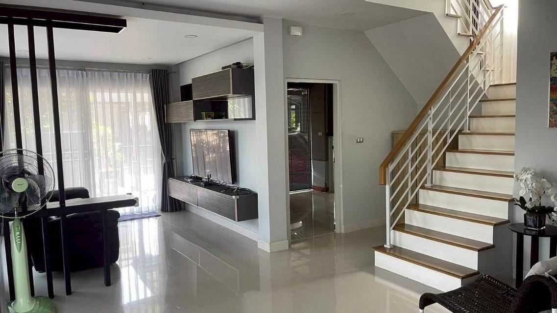 ขายบ้านเดี่ยว 2 ชั้น หลังมุม หมู่บ้านเซนโทรปิ่นเกล้า-วงแหวน 6