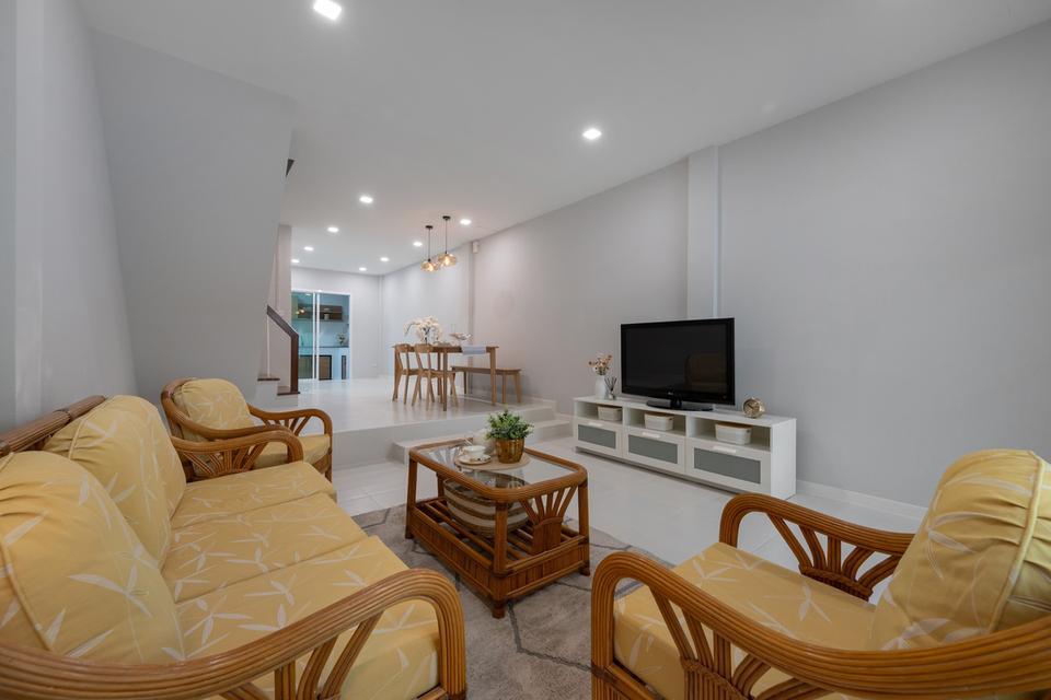 หมู่บ้านเฟิร์สโฮม วัชรพล 3