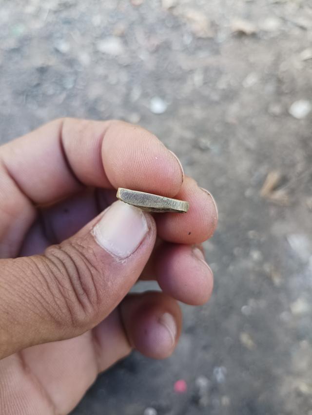 จอบหลวงพ่อเงินใม่ทราบรุ่น สนใจติดต่อได้นะครับ