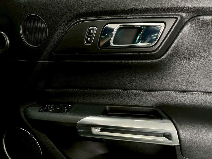 Ford Mustang 2.3 EcoBoost Coupe เลขไมล์เพียง 66,xxx Km. สีดำดุดัน ปี 2016 19