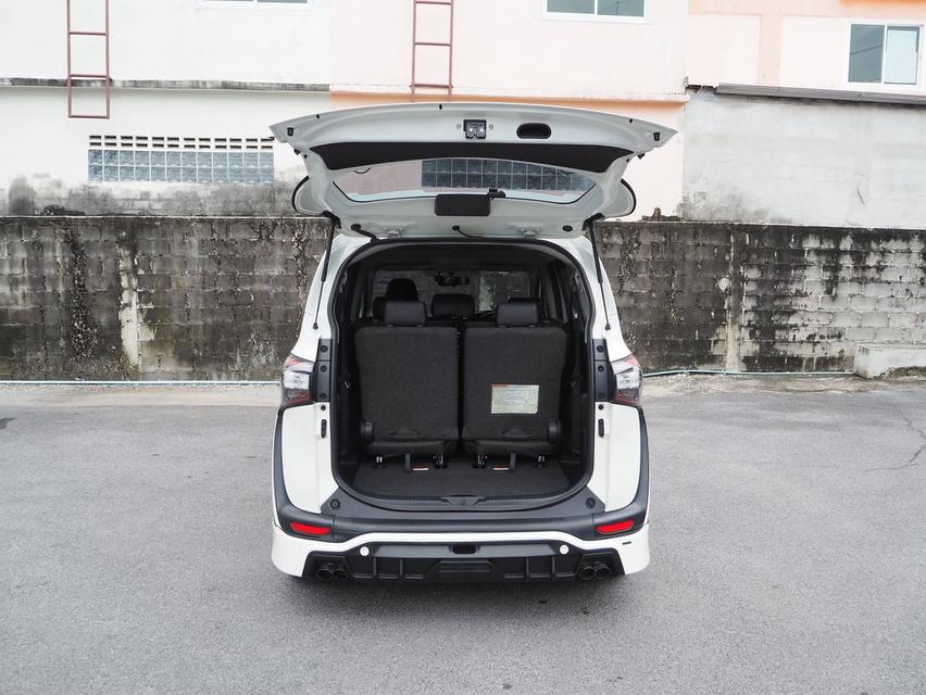 toyota sienta 1.5 v 2022 ขาว 7