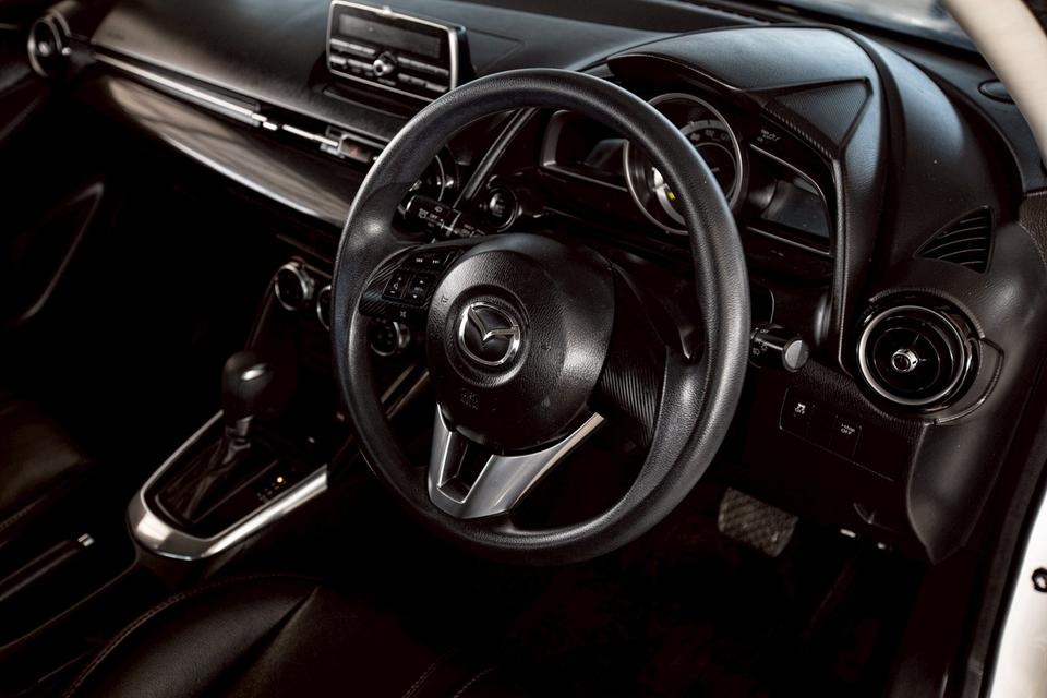 Mazda 2 1.5 XD Sport ดีเซล ปี 2015 สีขาว มือเดียวป้ายแดง 16