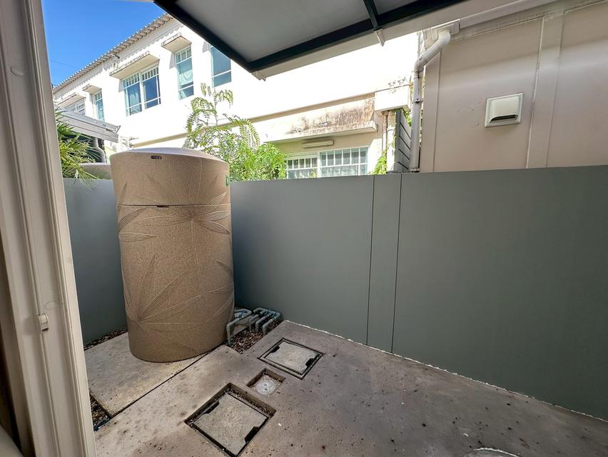 ให้เช่าทาวน์โฮมสองชั้น 2 ห้องนอน 3 ห้องน้ำ 1 ห้องรับแขก 1 ห้องครัว 1 ที่จอดรถ ขนาดที่ดิน 20 ตรว. พื้นที่ใช้สอย 89 ตรม. ให้เช่าราคา 20,000 11