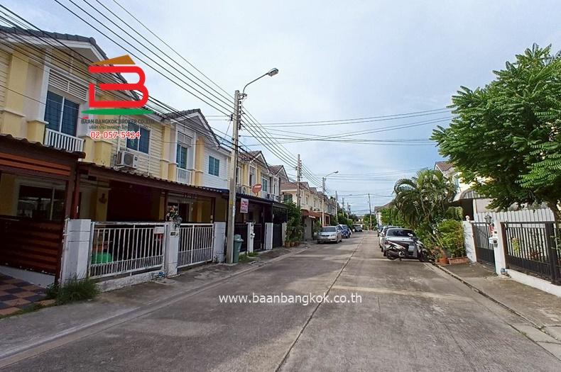 ทาวน์เฮาส์ หมู่บ้าน พฤกษาวิลล์ วงแหวน-พระราม 2 (ใกล้เซนทรัลพระราม 2) เนื้อที่ 17.5 ตรว. ถนนพระราม 2 แขวงแสมดำ เขตบางขุนเทียน 3
