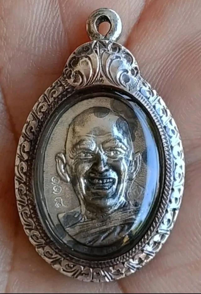 พระฝรั่งเลี่ยมเงิน