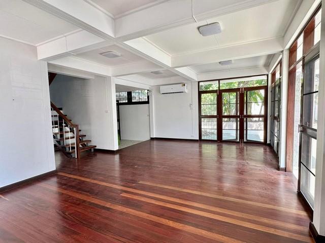 ให้เช่าบ้านเดี่ยว 2 ชั้น 156 ตรว. ถนนสุขุมวิท เดินทางสะดวก ใกล้ BTS บางจาก 6