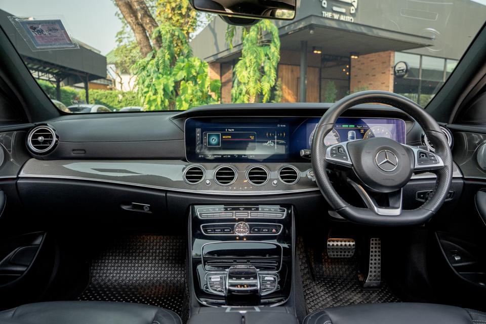 MercedesBenz E350e AMG Plug-in Hybrid ปี 2019 ⚡️ปลั๊กอินรุ่นท็อป 𝐁𝐞𝐧𝐳 𝐄𝟑𝟓𝟎𝐞 เข้าเพิ่มแล้วค่า! สวยเป๊ะทุกมุม👍🏼 3