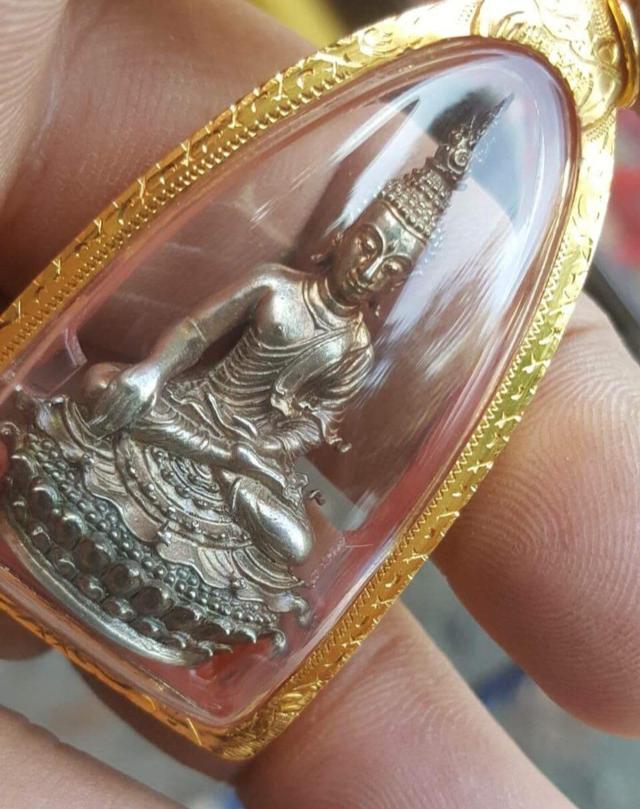 กริ่งพระพุทธเลี่ยมทอง