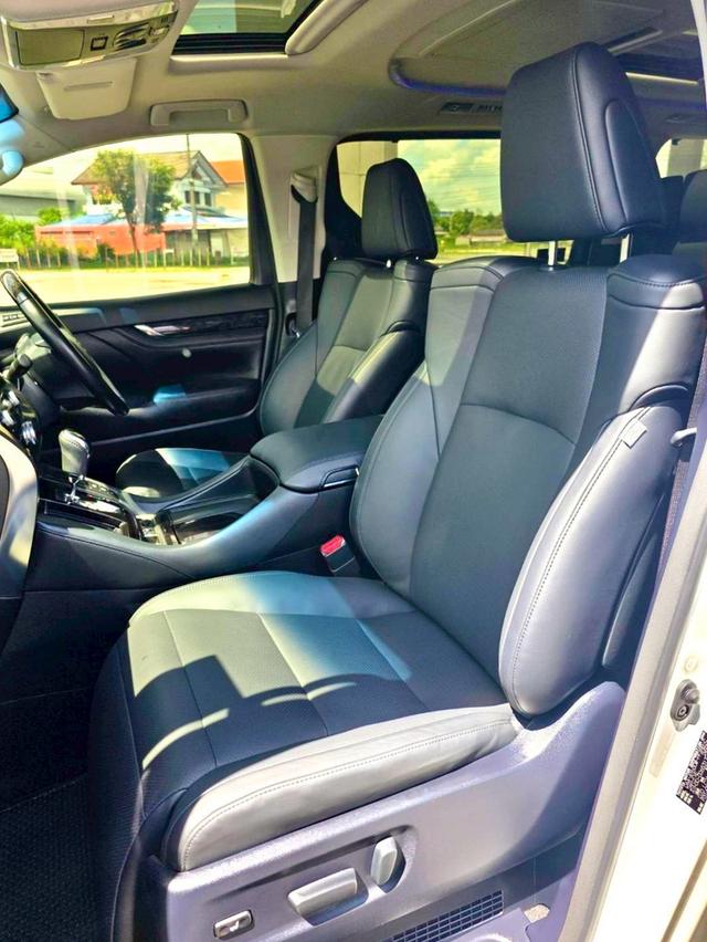 Toyota ALPHARD SRC E-Four สีขาว ปี 2019 ไมล์ 60,000 กม.  9