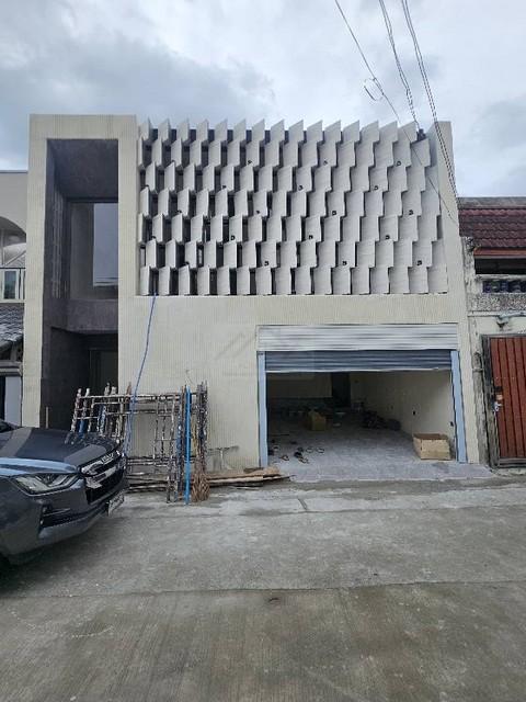 ขาย Townhome แนวใหม่ 2 ชั้น สุขุมวิท 36 ออกแบบโดยเน้นทิศทางของลมและแสงธรรมชาติ ทำให้สามารถอยู่ในบ้านได้สบายตลอดทั้งวัน ใ 2
