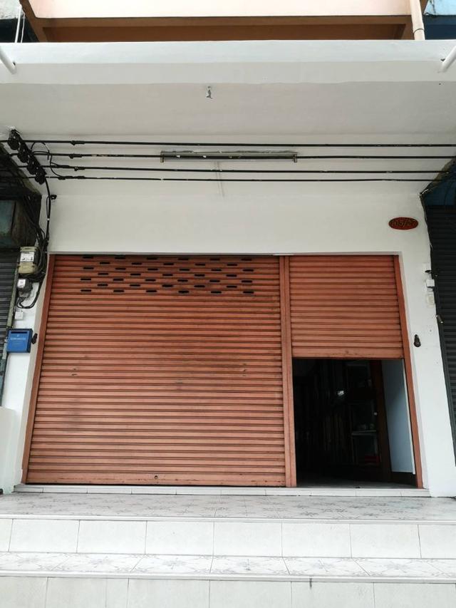 ขายอาคารพาณิชย์ ริมถนนนวมินทร์ ตึกลึก 24.3 ตรว. ทำเลดี ใกล้โรงเรียนโสมาภา ใกล้ปตท.จอดรถได้ 2