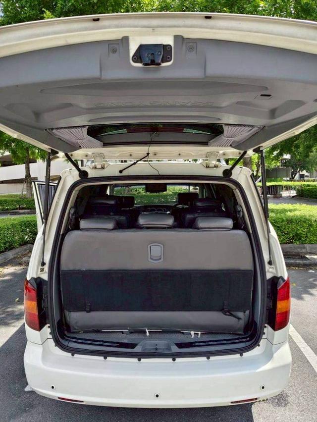 Ssangyong Stavic SV270 เครื่องดีเซล 2.8 เกียร์ Auto สีขาวมุก ปี 2010 16