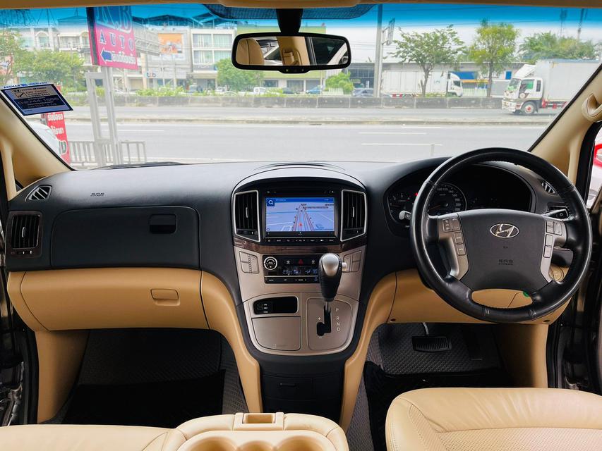 รูป 2016 Hyundai H-1  2.5 Deluxe เครดิตดีฟรีดาวน์ 2