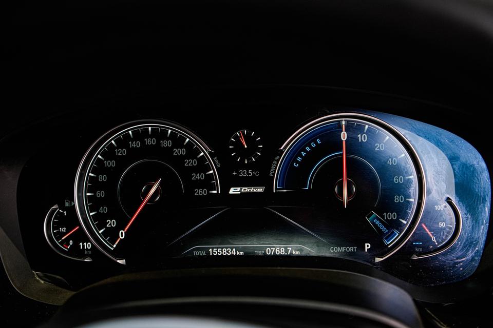 (แจ้งรหัสรถ CBL8588) BMW 530e 2.0 M Sport G30 AT 2018 รูปที่ 16
